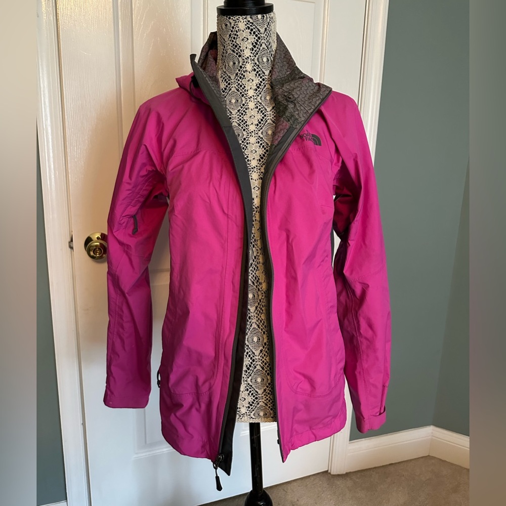 Women’s north face rain jacket